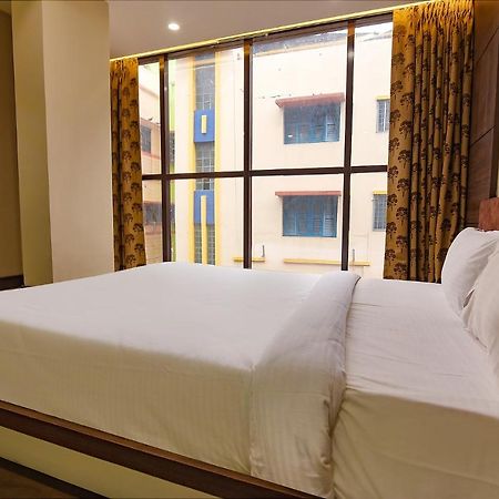 Fabhotel Eros 282 - Nr Sreebhumi Liluāh Екстериор снимка