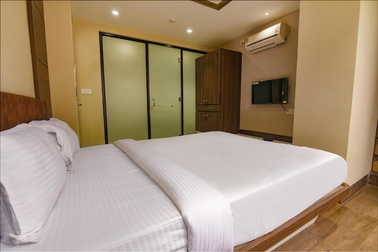 Fabhotel Eros 282 - Nr Sreebhumi Liluāh Екстериор снимка