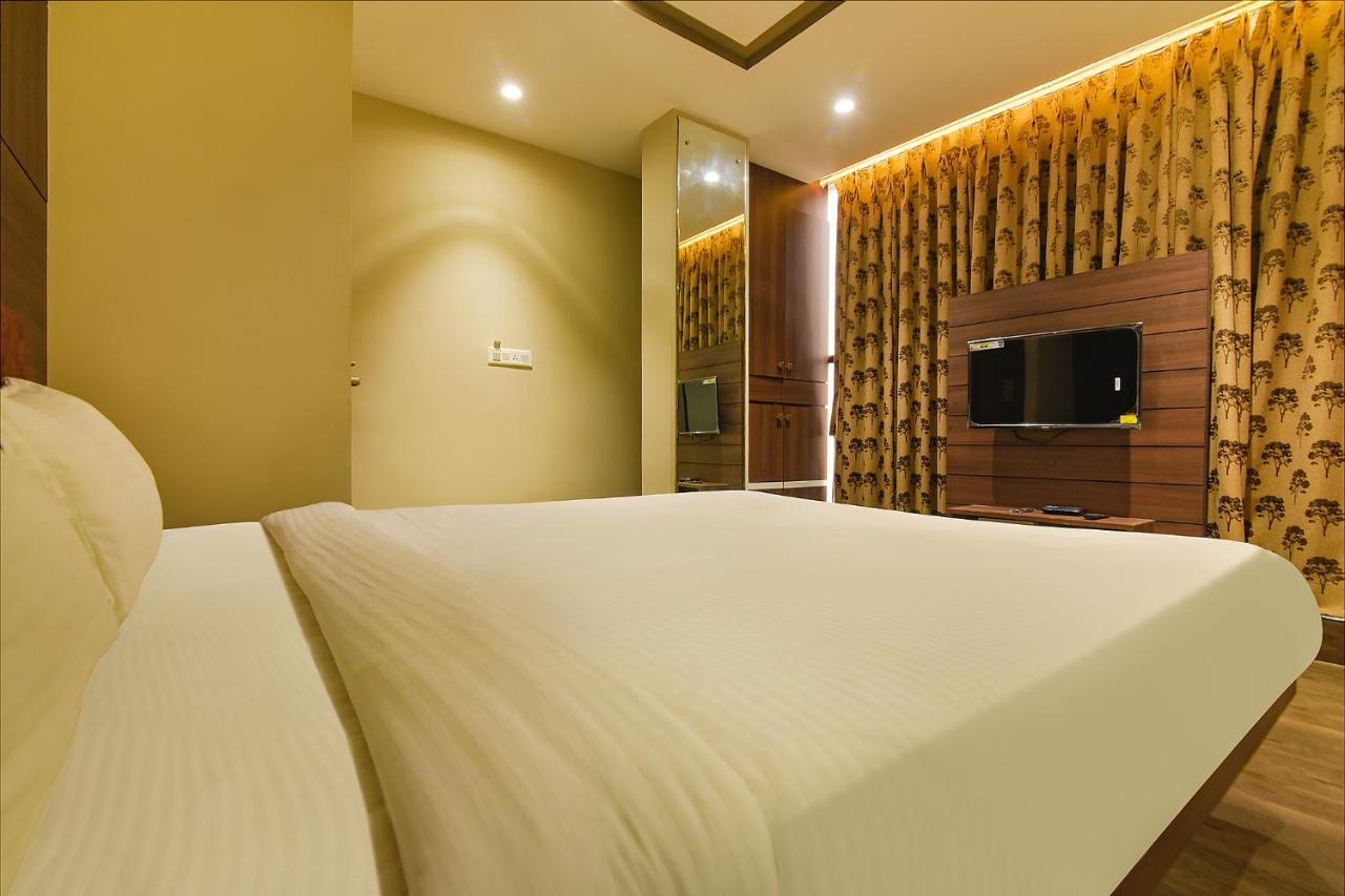 Fabhotel Eros 282 - Nr Sreebhumi Liluāh Екстериор снимка