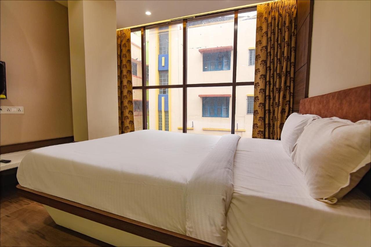 Fabhotel Eros 282 - Nr Sreebhumi Liluāh Екстериор снимка